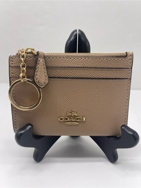 Coach Mini Skinny Crossgrain Leather Id Card Zip Closure Case
M/Taupe
NWT